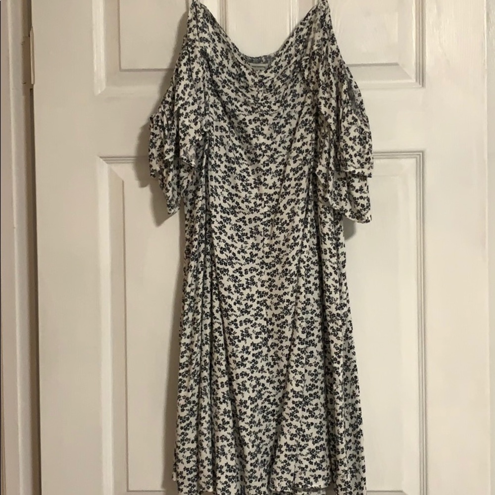 American eagle flower dress with shoulder sleeves